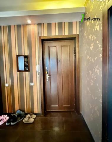 3 սենյականոց բնակարան Սայաթ-Նովայի պողոտայում, 112 քմ, նախավերջին հարկ, եվրովերանորոգված, քարե շենք