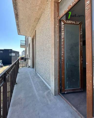 3 սենյականոց բնակարան նորակառույց շենքում Մելքումովի փողոցում, 61 ք.մ., 2/4 հարկ