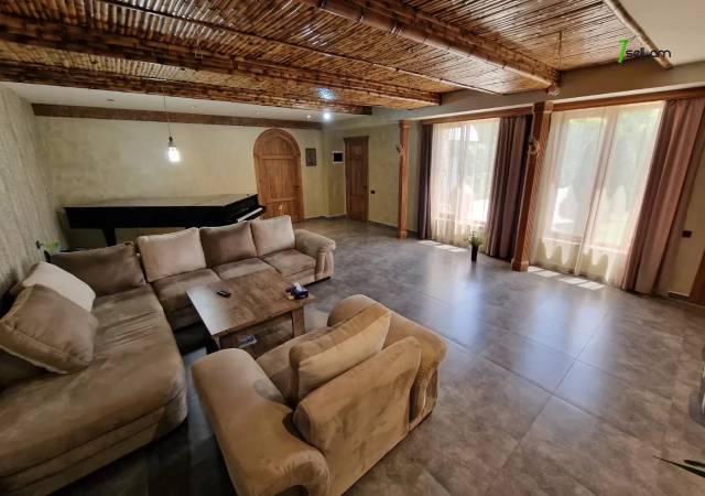 Երկու հարկանի քարե տուն Շիրակի փողոցում Շենգավիթում, 800 ք.մ., 2 սանհանգույց, եվրովերանորոգված