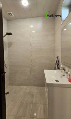 Երկու հարկանի քարե տուն Նոր Արեշի 7-րդ փողոցում Էրեբունիում, 520 քմ, 3+ սանհանգույց