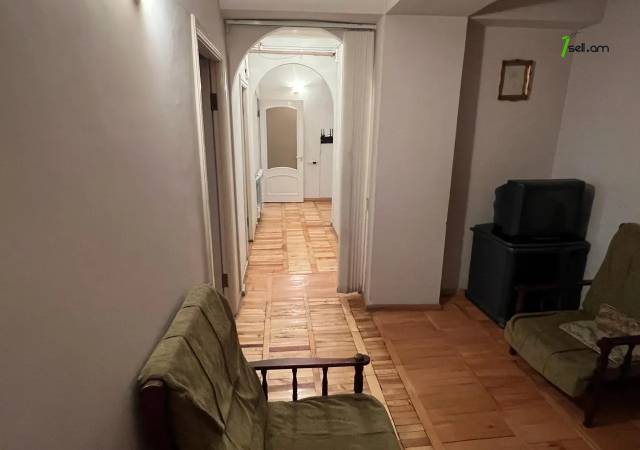 3 սենյականոց բնակարան Ամիրյան փողոցում, 100 ք.մ., 12/16 հարկ, 2 սանհանգույց, կոսմետիկ վերանորոգում