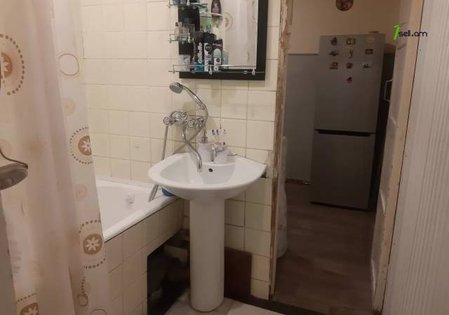 3 սենյականոց բնակարան Արցախի պողոտայում, 57 ք.մ., եվրովերանորոգված, քարե շենք