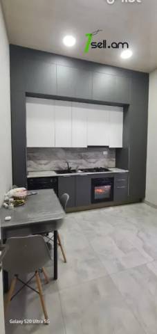 3 սենյականոց բնակարան նորակառույց շենքում Պետրոս Դուրյանի փողոցում, 80 քմ, 1/3 հարկ