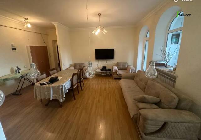 3 սենյականոց բնակարան Ազատության պողոտայում, 67 քմ, նախավերջին հարկ, բարձր առաստաղներ