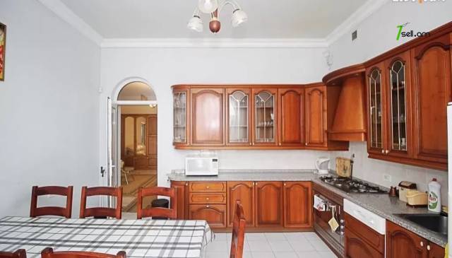 Երեք հարկանի քարե տուն Քեռու փողոցում Արաբկիրում, 610 ք.մ., 3+ սանհանգույց, կապիտալ վերանորոգված