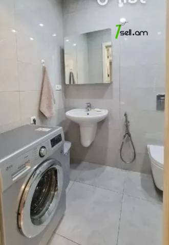3 սենյականոց բնակարան Չարենցի փողոցում, 90 ք.մ., բարձր առաստաղներ, 3/5 հարկ