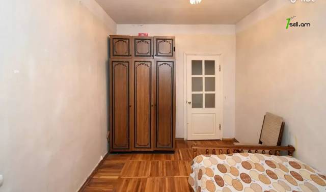 4 սենյականոց բնակարան Ավետիս Ահարոնյանի փողոցում, 100 ք.մ., եվրովերանորոգված, քարե շենք