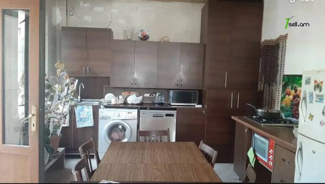 Մեկ հարկանի տուն Էրեբունիում, 130 ք.մ., մասնակի վերանորոգում