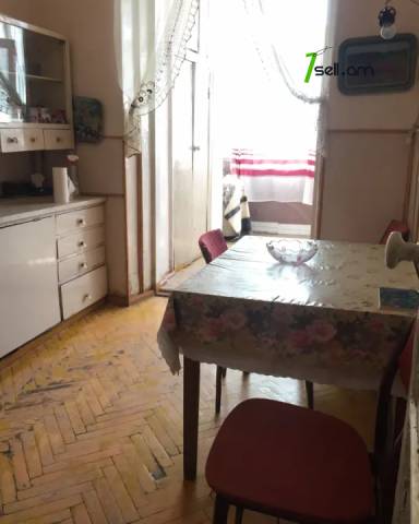3 սենյականոց բնակարան Կիևյան փողոցում, 90 ք.մ., 3/5 հարկ, 2 սանհանգույց, բարձր առաստաղներ, քարե շենք
