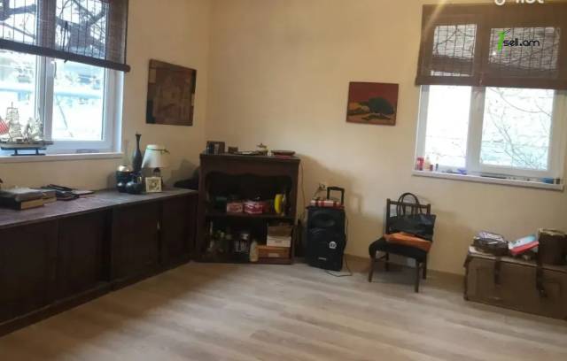 Երկու հարկանի քարե տուն Սարի Թաղ 3-րդ փողոցում Էրեբունիում, 131 քմ, 2 սանհանգույց