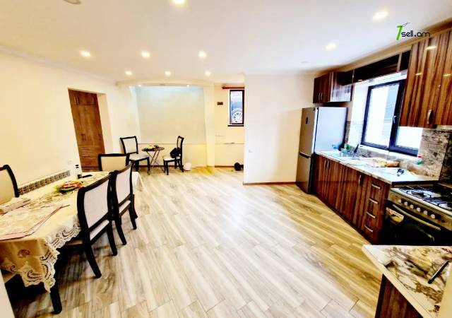 Երկու հարկանի քարե տուն, Նոյ թաղամաս Աջափնյակում, 840 ք.մ., 3+ սանհանգույց, եվրովերանորոգված