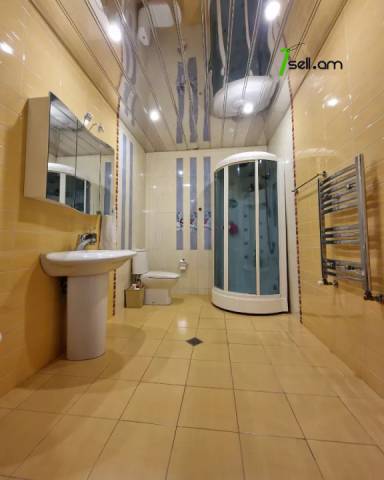 Երեք հարկանի քարե տուն, Ձոր 1 թաղամաս Դավիթաշենում, 800 ք.մ., 3+ սանհանգույց, կապիտալ վերանորոգված