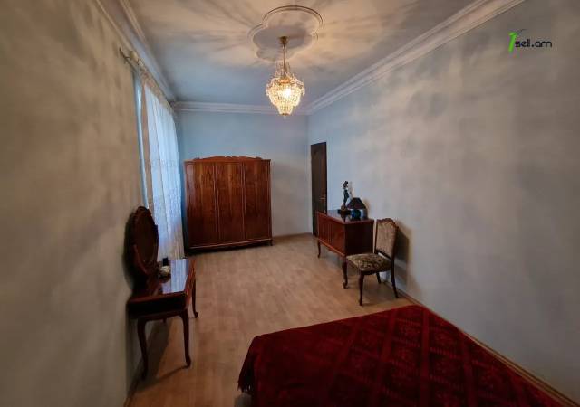 Բազմաֆունկցիոնալ գույք Պարոնյան փողոցում կենտրոնում, 280 ք.մ.