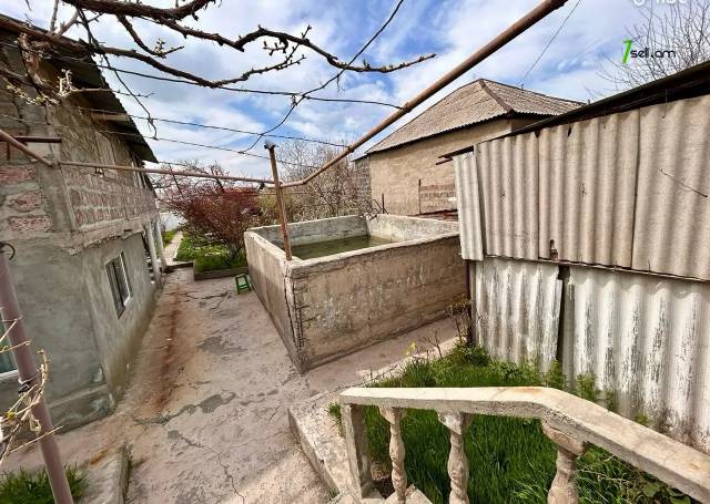 Երկու հարկանի տուն 28-րդ փողոցում Նոր Խարբերդում, 185 քմ, 2 սանհանգույց, եվրովերանորոգված