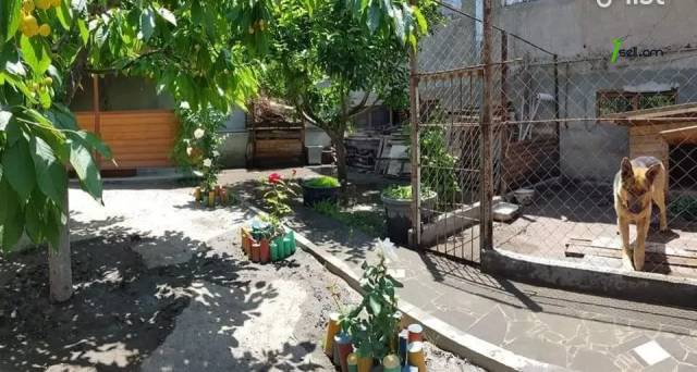 Երկու հարկանի քարե տուն Ավանում, 470 ք.մ., 2 սանհանգույց