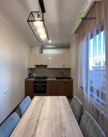 2 սենյականոց բնակարան Լեոյի փողոցում, 65 ք.մ., բարձր առաստաղներ, 3/5 հարկ, կապիտալ վերանորոգված