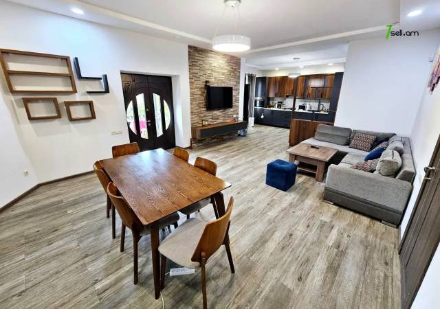 Երեք հարկանի տուն Ղափանցյան փողոցում Արաբկիրում, 500 ք.մ., 2 սանհանգույց, եվրովերանորոգված