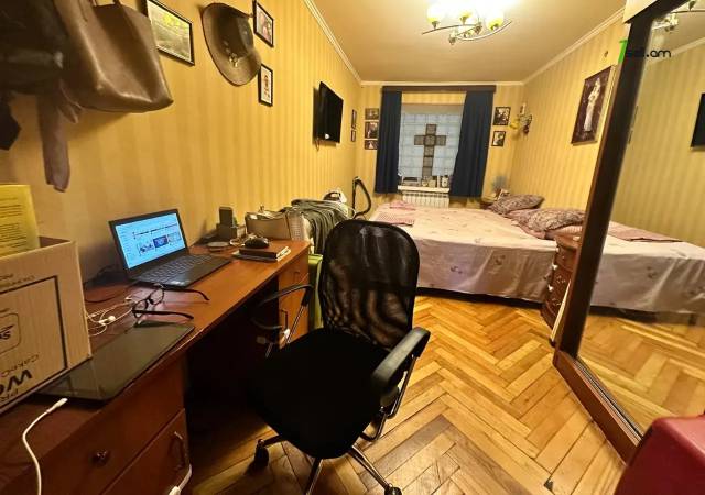 3 սենյականոց բնակարան Զաքյան փողոցում, 90 ք.մ., 1/5 հարկ, կապիտալ վերանորոգված, քարե շենք