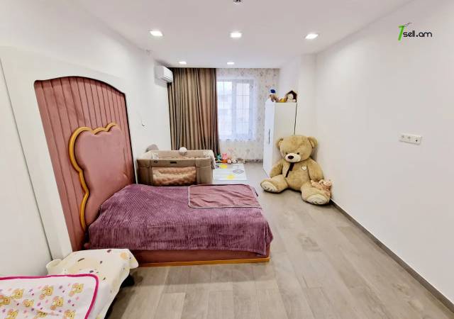 Երկու հարկանի քարե տուն, Վահագնի Թաղամաս Աջափնյակում, 700 ք.մ., 3+ սանհանգույց