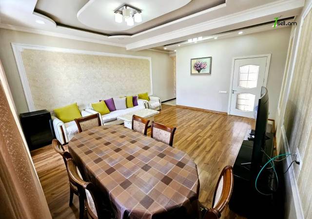 Երեք հարկանի քարե տուն Սասունցի Դավիթ փողոցում Էրեբունիում, 200 ք.մ., 3+ սանհանգույց