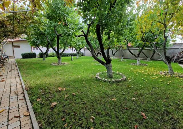 Երկու հարկանի քարե տուն Աջափնյակում, 1000 ք.մ., 3+ սանհանգույց, դիզայներական ոճով վերանորոգված