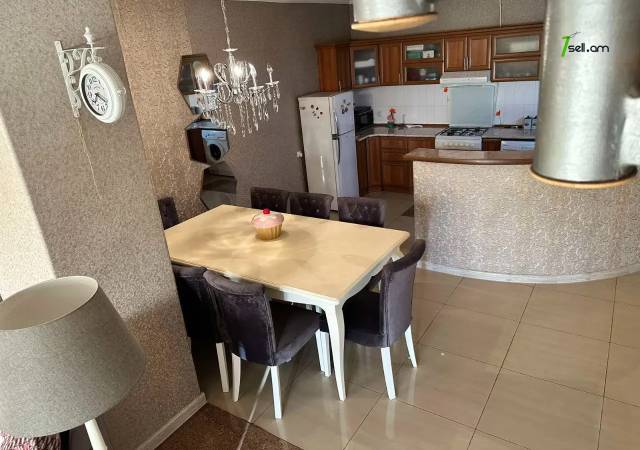 4 սենյականոց բնակարան Մեսրոպ Մաշտոցի պողոտայում, 135 ք.մ., 2 սանհանգույց, կապիտալ վերանորոգված