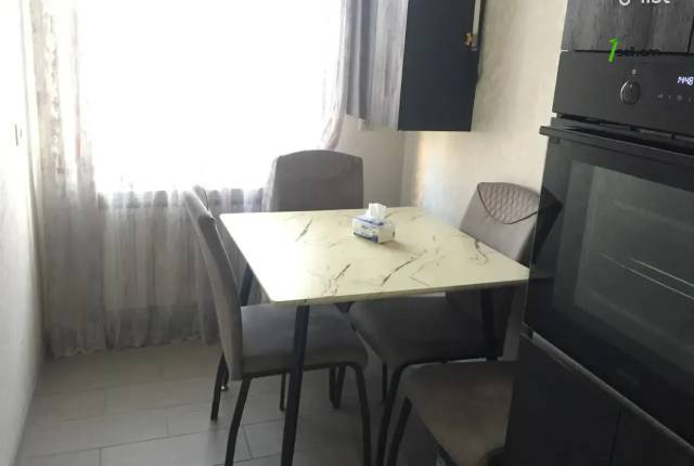 3 սենյականոց բնակարան Դրոյի փողոցում, 73 ք.մ., եվրովերանորոգված, քարե շենք