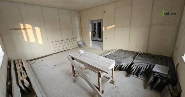 Երկու հարկանի տուն Պարույր Սևակի փողոցում Ավանում, 888 քմ, 2 սանհանգույց, մասնակի վերանորոգում