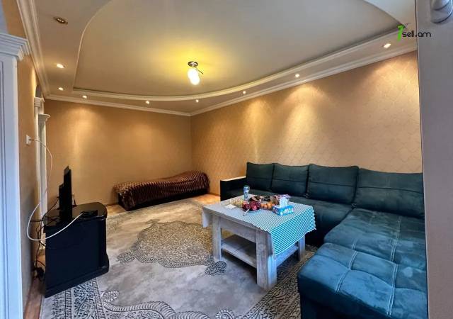 1 սենյականոց բնակարան Շինարարների փողոցում, 29 քմ, 1/5 հարկ, կապիտալ վերանորոգված, քարե շենք