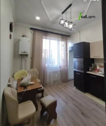 3 սենյականոց բնակարան Կոմիտասի պողոտայում, 78 ք.մ., 4/7 հարկ, կապիտալ վերանորոգված, քարե շենք