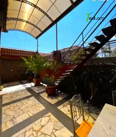 Երեք հարկանի քարե տուն Էրեբունիում, 134 ք.մ., 3+ սանհանգույց, կապիտալ վերանորոգված