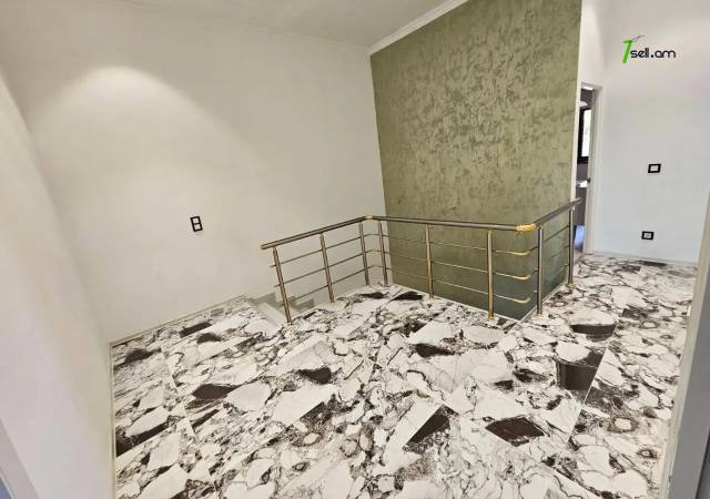 Երկու հարկանի քարե տուն Էրեբունու փողոցում Էրեբունիում, 500 ք.մ., 2 սանհանգույց