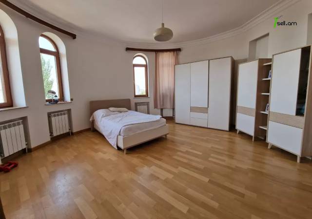 Երկու հարկանի քարե տուն Նոր Նորքում, 1000 ք.մ., 3+ սանհանգույց, կապիտալ վերանորոգված