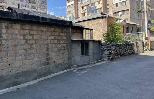 Հողատարածք բնակելի շինությունների համար Արամ Խաչատրյանի փողոցում Արաբկիրում, 442 ք.մ.