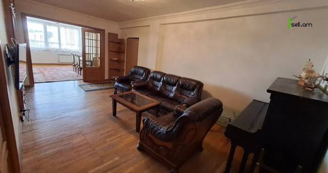 3 սենյականոց բնակարան Երվանդ Քոչարի փողոցում, 100 ք.մ., 7/10 հարկ, կոսմետիկ վերանորոգում