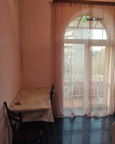 1 սենյականոց բնակարան Եղիշե Թադևոսյան փողոցում, 40 ք.մ., կոսմետիկ վերանորոգում, քարե շենք
