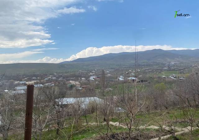 Մեկ հարկանի քարե տուն 1-ին փողոցում Գառնիում, 125 ք.մ., 2 սանհանգույց
