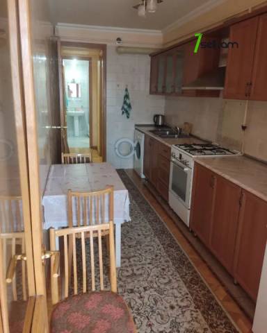 3 սենյականոց բնակարան Բաղրամյան պողոտայում, 100 քմ, նախավերջին հարկ, կապիտալ վերանորոգված, քարե շենք