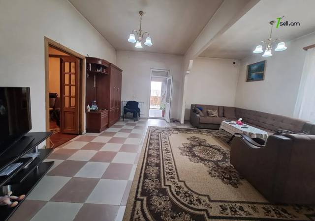 Մեկ հարկանի քարե տուն 5-րդ փողոցում Զովունիում, 350 ք.մ., մասնակի վերանորոգում