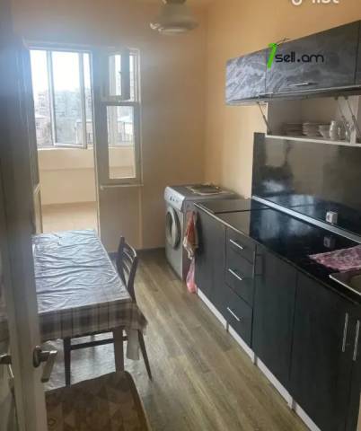 4 սենյականոց բնակարան, Հարավ Արևմտյան Բ2 թաղամաս, 100 ք.մ., 4/10 հարկ, մասնակի վերանորոգում