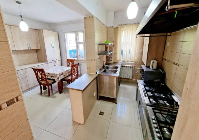 Երկու հարկանի քարե տուն Միչուրինի փողոցում Էրեբունիում, 380 ք.մ., 3+ սանհանգույց, եվրովերանորոգված