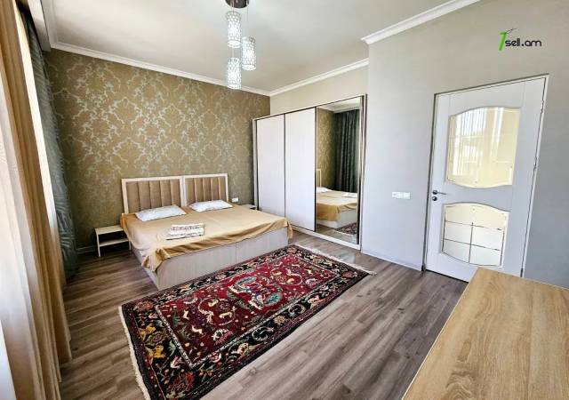 Երեք հարկանի քարե տուն Սասունցի Դավիթ փողոցում Էրեբունիում, 200 ք.մ., 3+ սանհանգույց