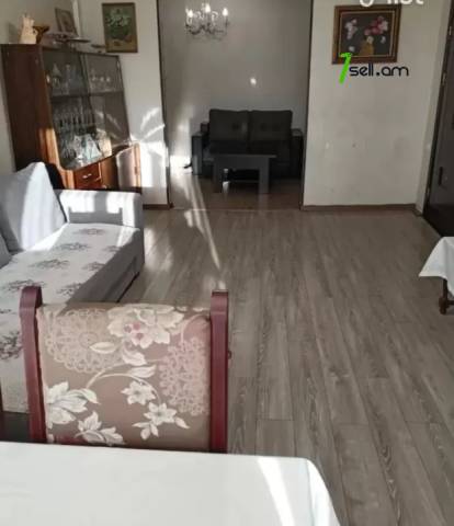 4 սենյականոց բնակարան, Սախարովի հրապարակ, 76 ք.մ., եվրովերանորոգված