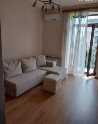 3 սենյականոց բնակարան Գրիբոյեդով փողոցում, 75 ք.մ., բարձր առաստաղներ, 3/5 հարկ, կապիտալ վերանորոգված