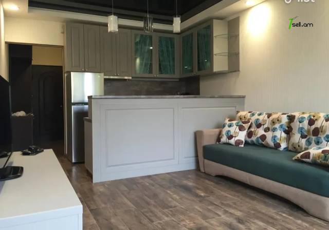 2 սենյականոց բնակարան Եզնիկ Կողբացու փողոցում, 50 ք.մ., 4/9 հարկ, եվրովերանորոգված