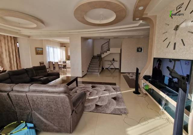 Երկու հարկանի քարե տուն, Դուրյան թաղամաս Ավանում, 500 ք.մ., 2 սանհանգույց, կապիտալ վերանորոգված