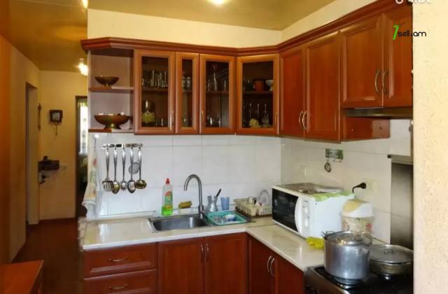 3 սենյականոց բնակարան Եղիշե Թադևոսյան փողոցում, 74 ք.մ., 1/4 հարկ, կոսմետիկ վերանորոգում