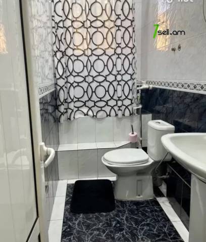 Չորս հարկանի քարե տուն Սիմեոն Երևանցու փողոցում կենտրոնում, 550 ք.մ., 3+ սանհանգույց