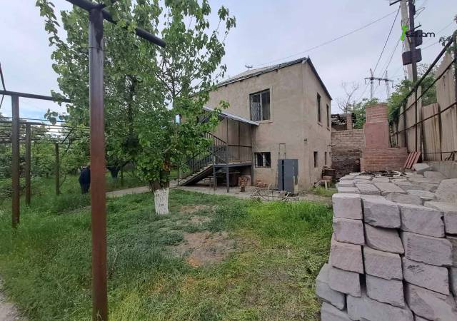 Երկու հարկանի քարե տուն Խարբերդի Աջափնյակ փողոցում Շենգավիթում, 1180 ք.մ.