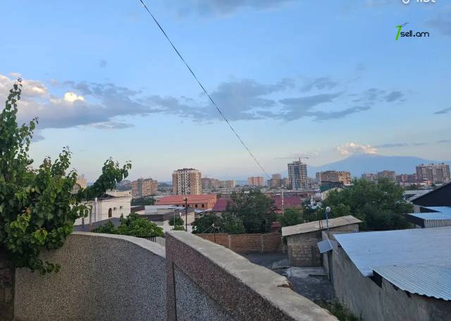 Երկու հարկանի տուն Ֆուչիկի փողոցում Աջափնյակում, 106 քմ, 2 սանհանգույց, կապիտալ վերանորոգված